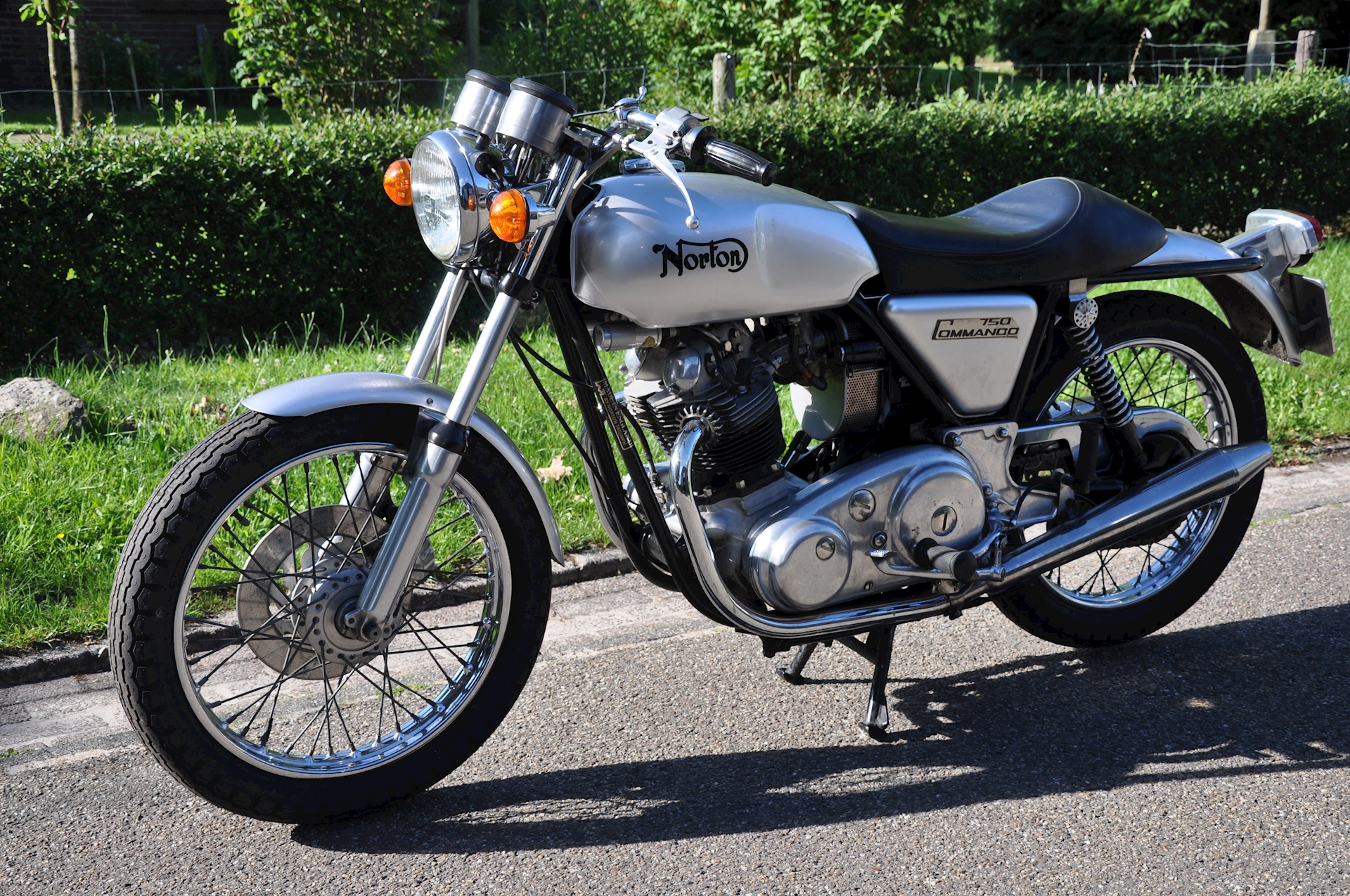Norton Commando 750 Interstate (MK1) - 12.JPG