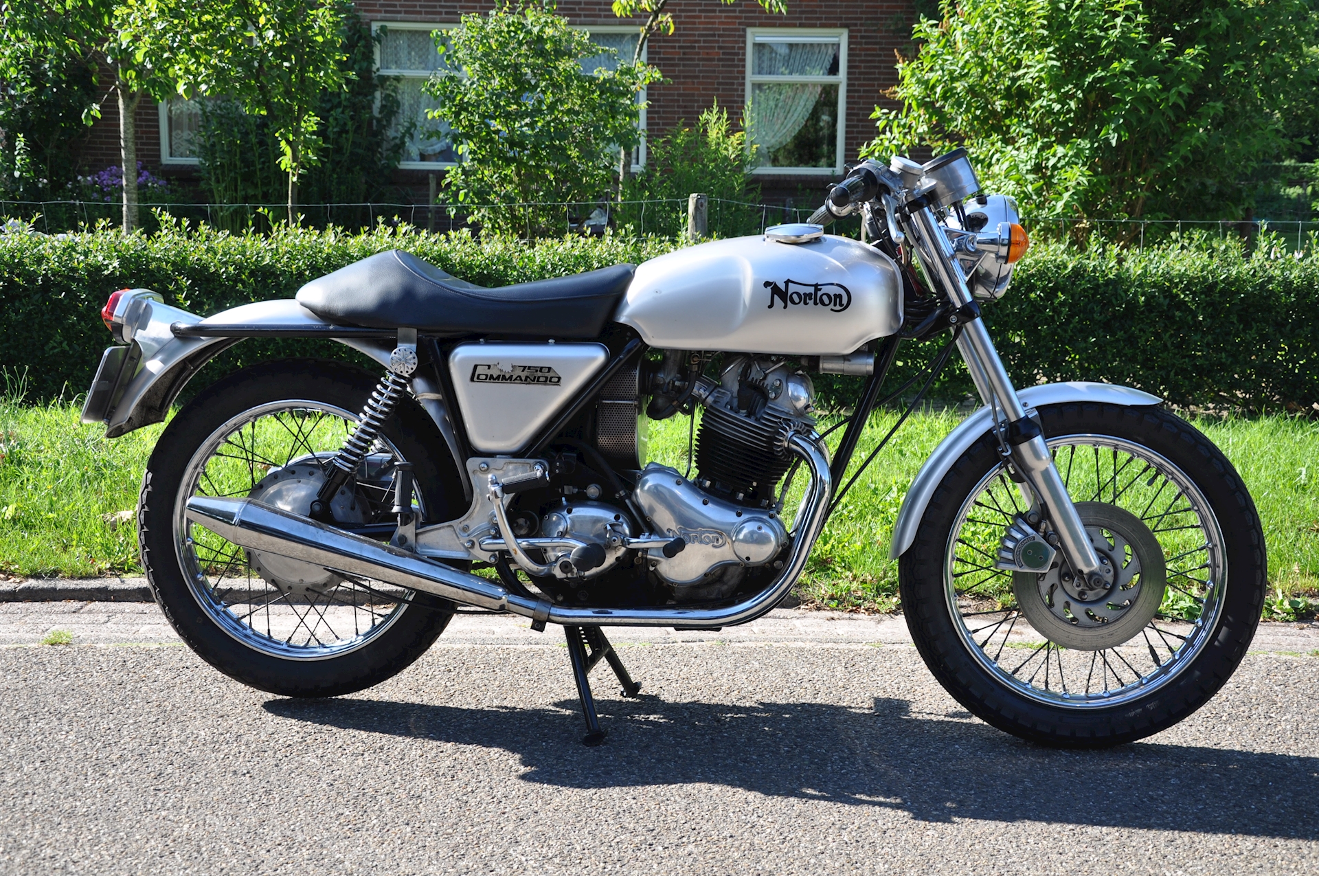Norton Commando 750 Interstate (MK1) - 01.JPG