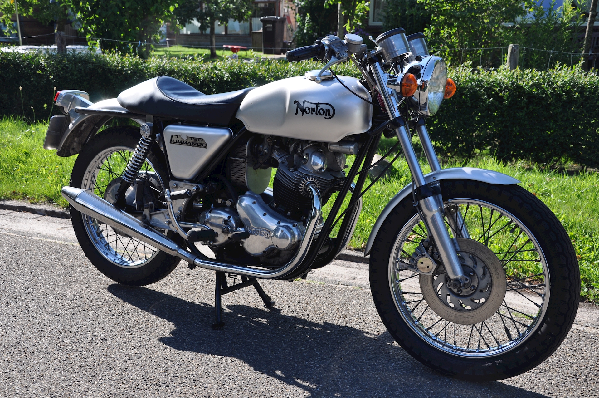 Norton Commando 750 Interstate (MK1) - 02.JPG
