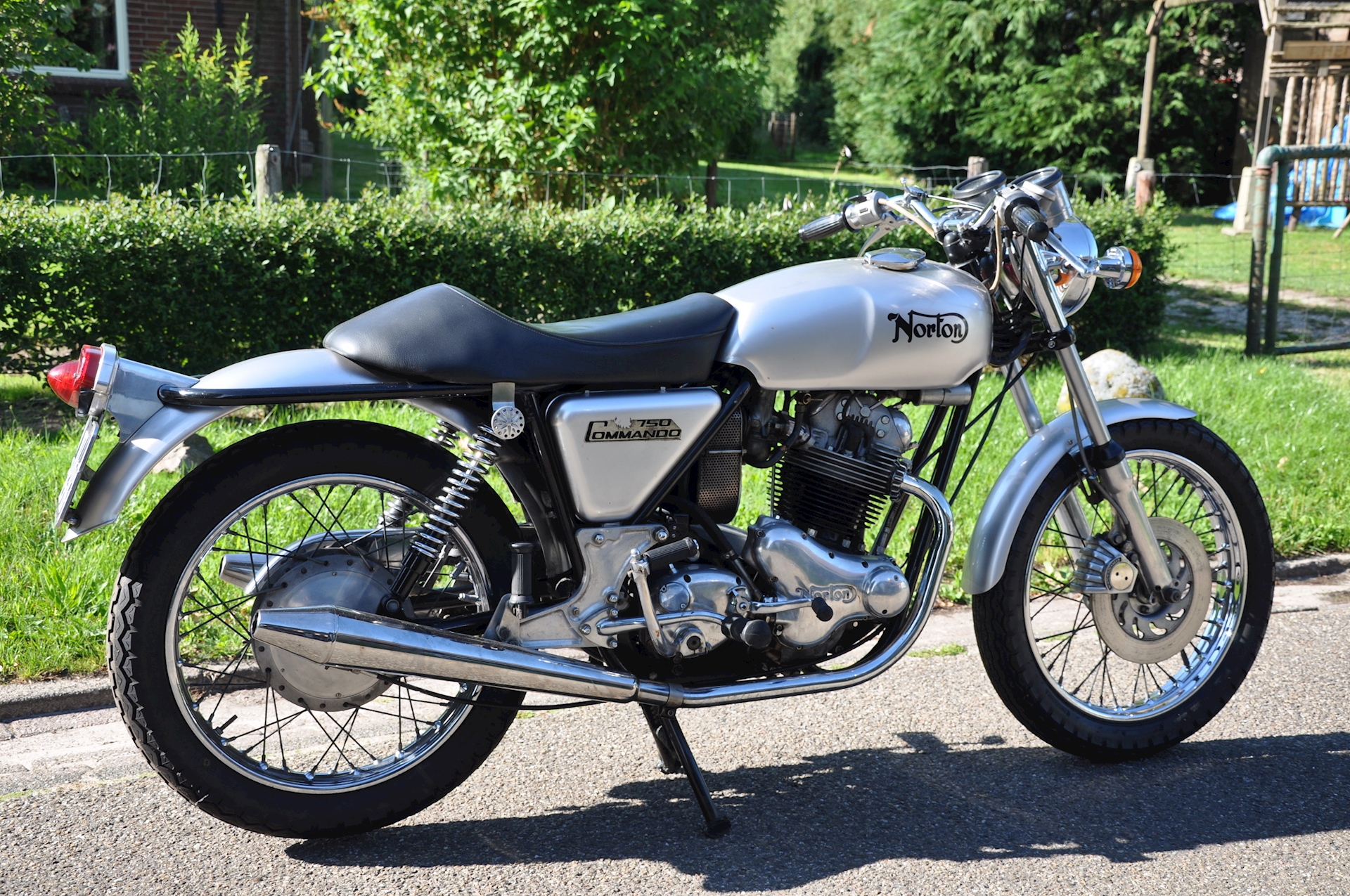 Norton Commando 750 Interstate (MK1) - 03.JPG
