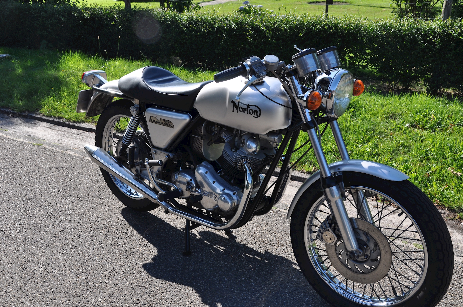 Norton Commando 750 Interstate (MK1) - 05.JPG