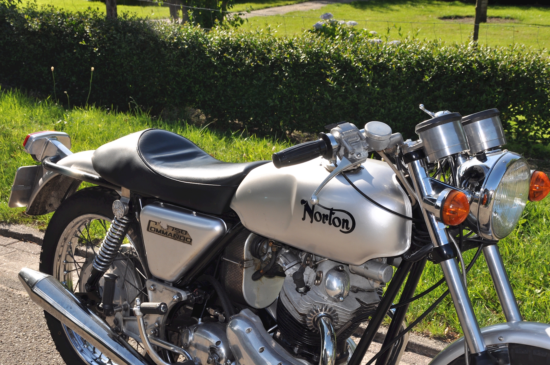 Norton Commando 750 Interstate (MK1) - 06.JPG