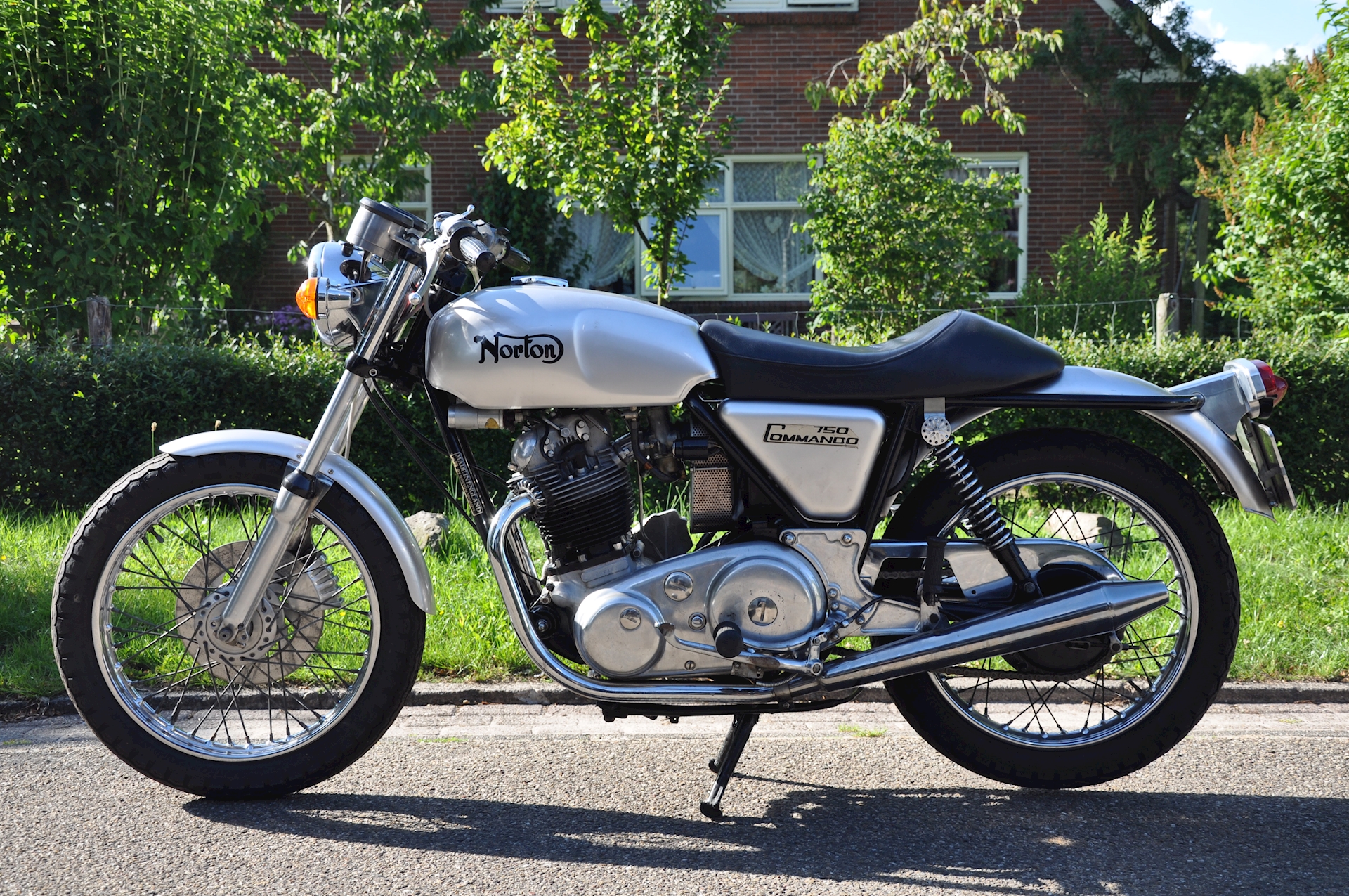 Norton Commando 750 Interstate (MK1) - 10.JPG