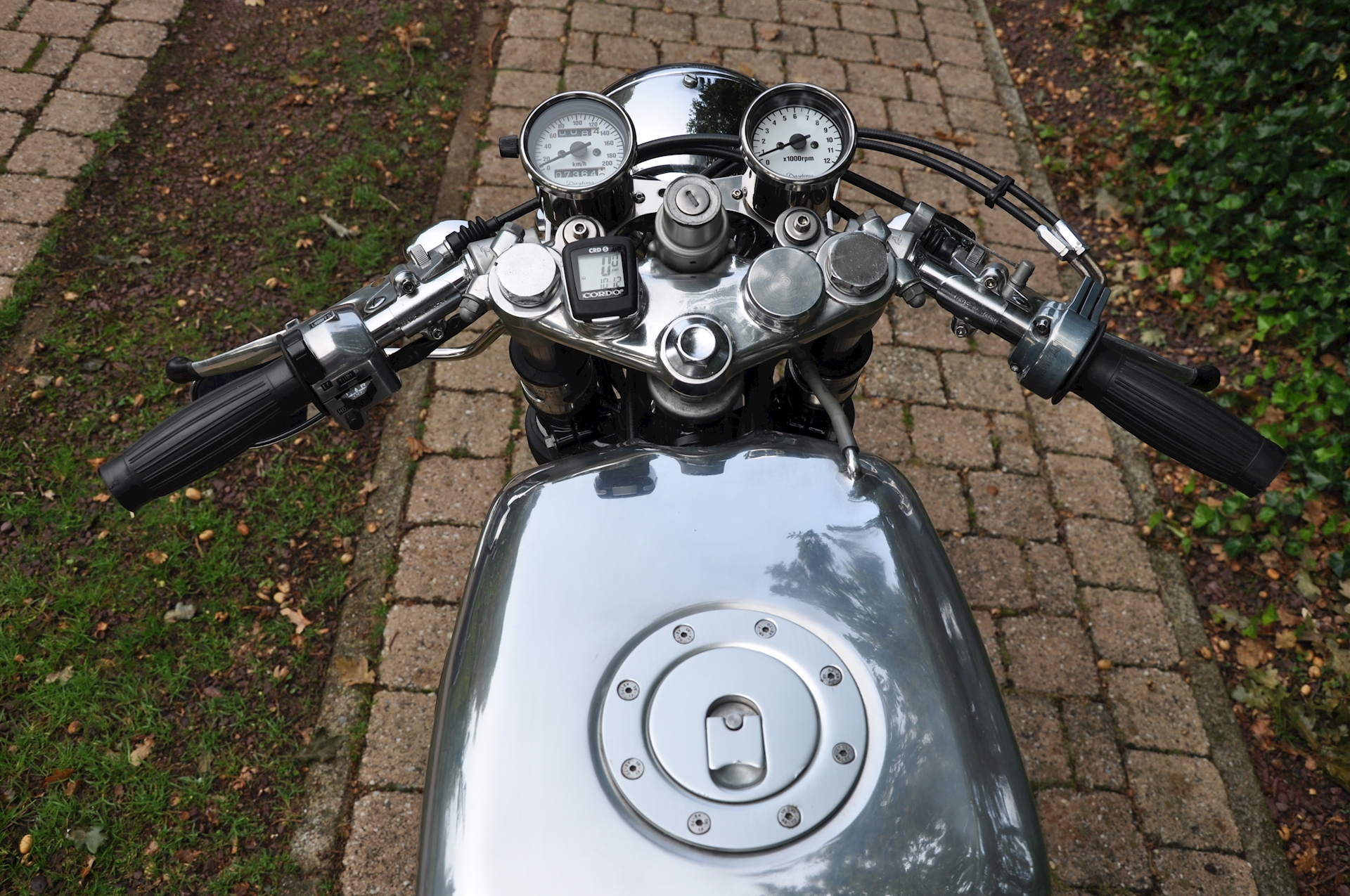 Yamaha XS650 caferacer-09.jpg