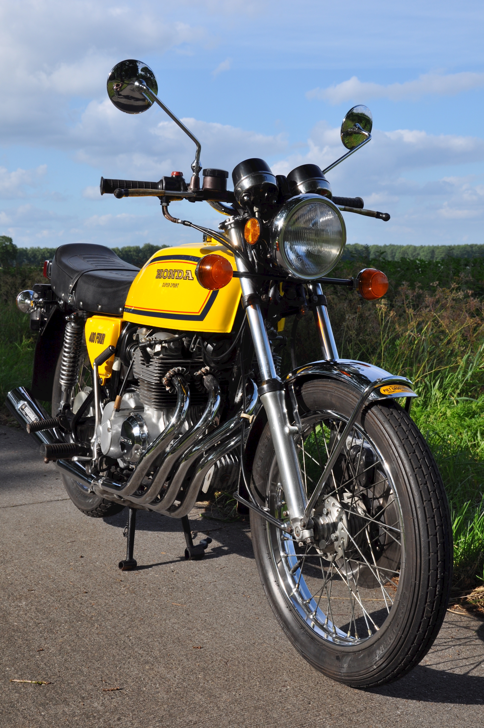 Honda-CB400F-geel-03.jpg