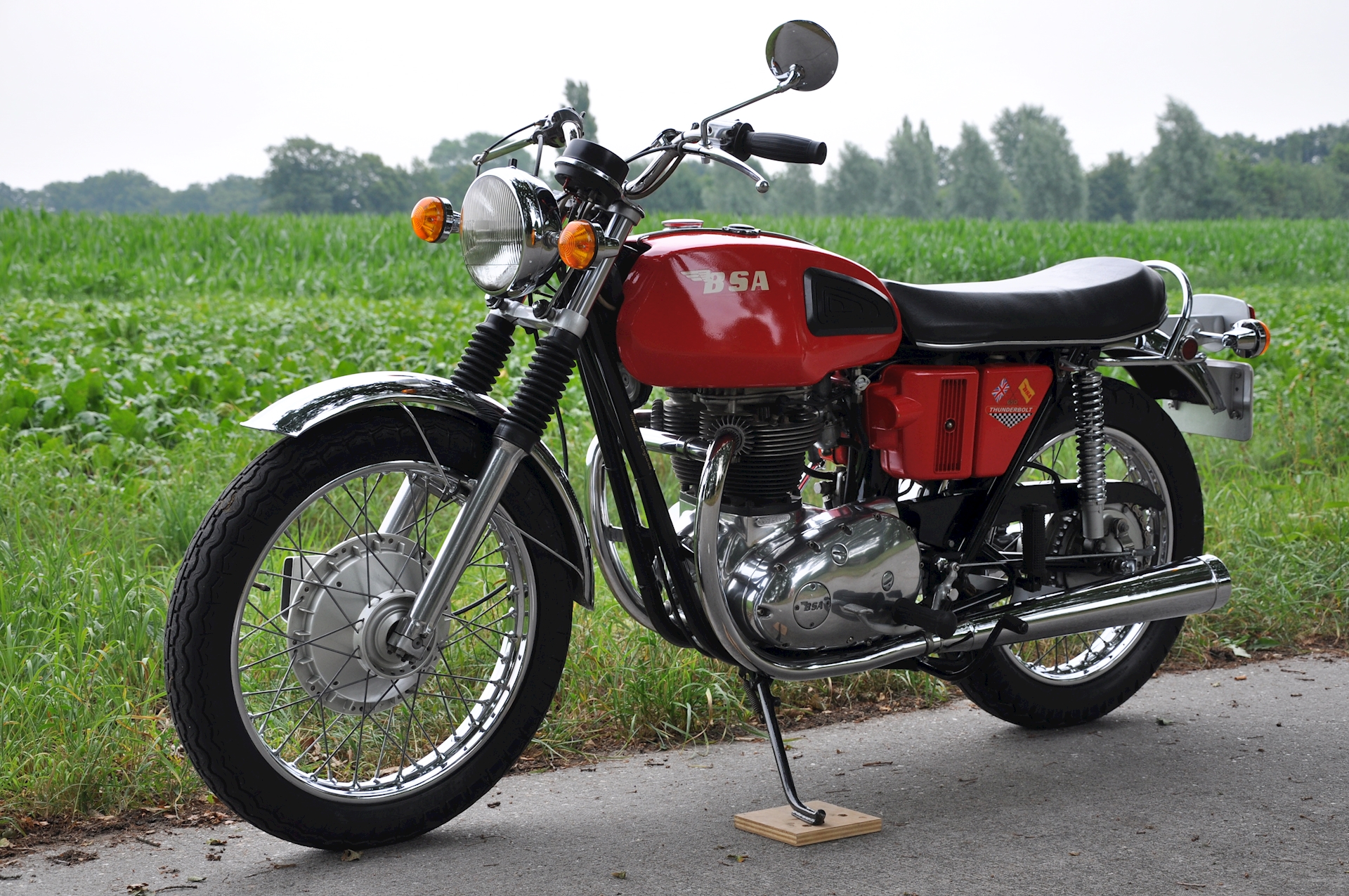 BSA-A65-Thunderbolt-08.jpg