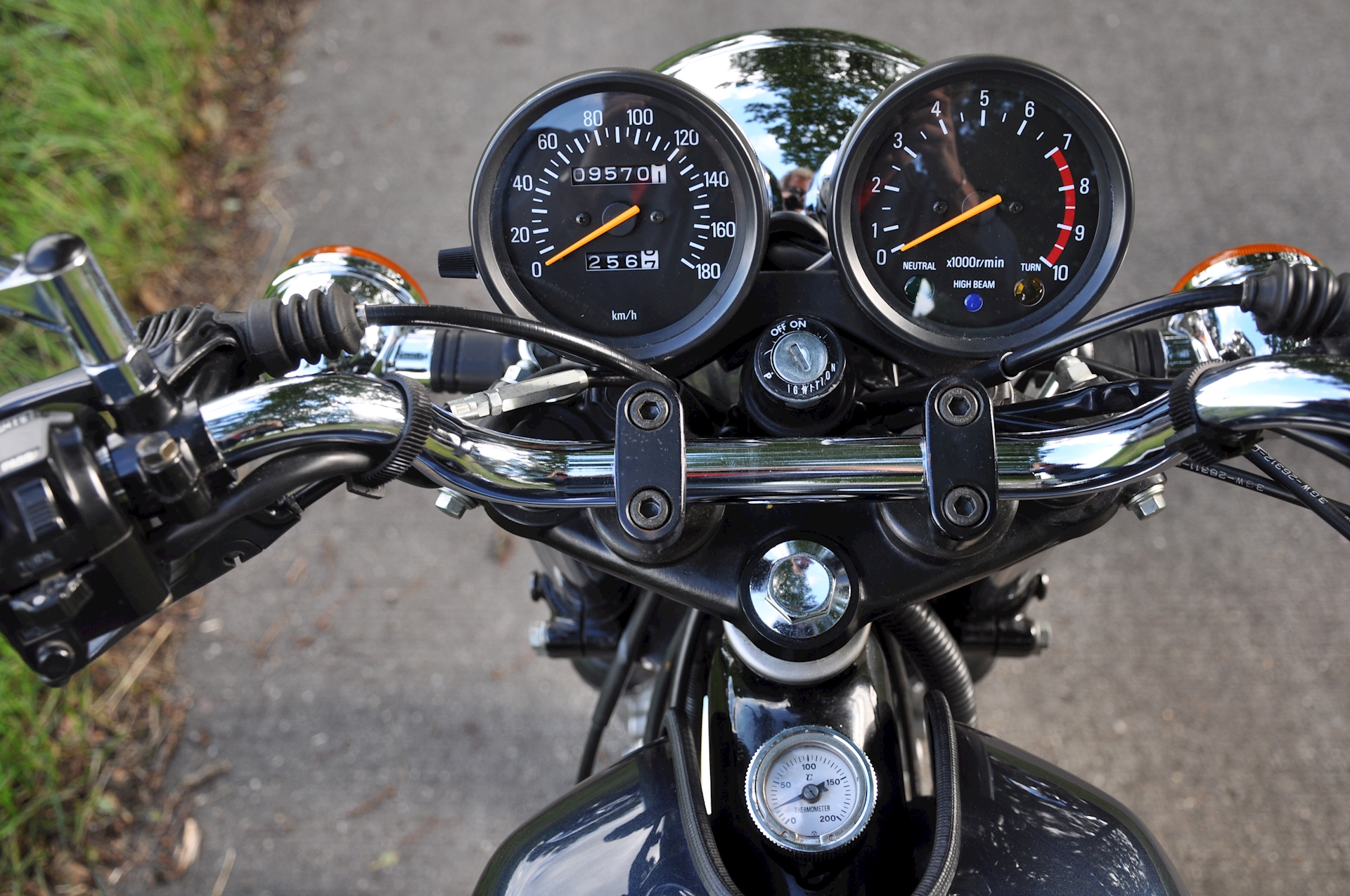Yamaha SR500-08.jpg