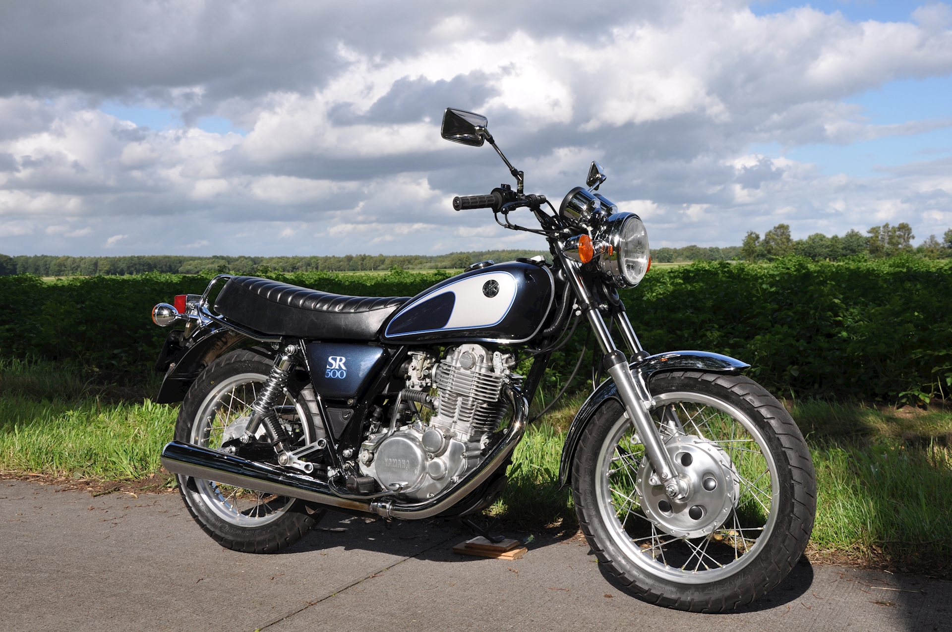 Yamaha SR500-10.jpg