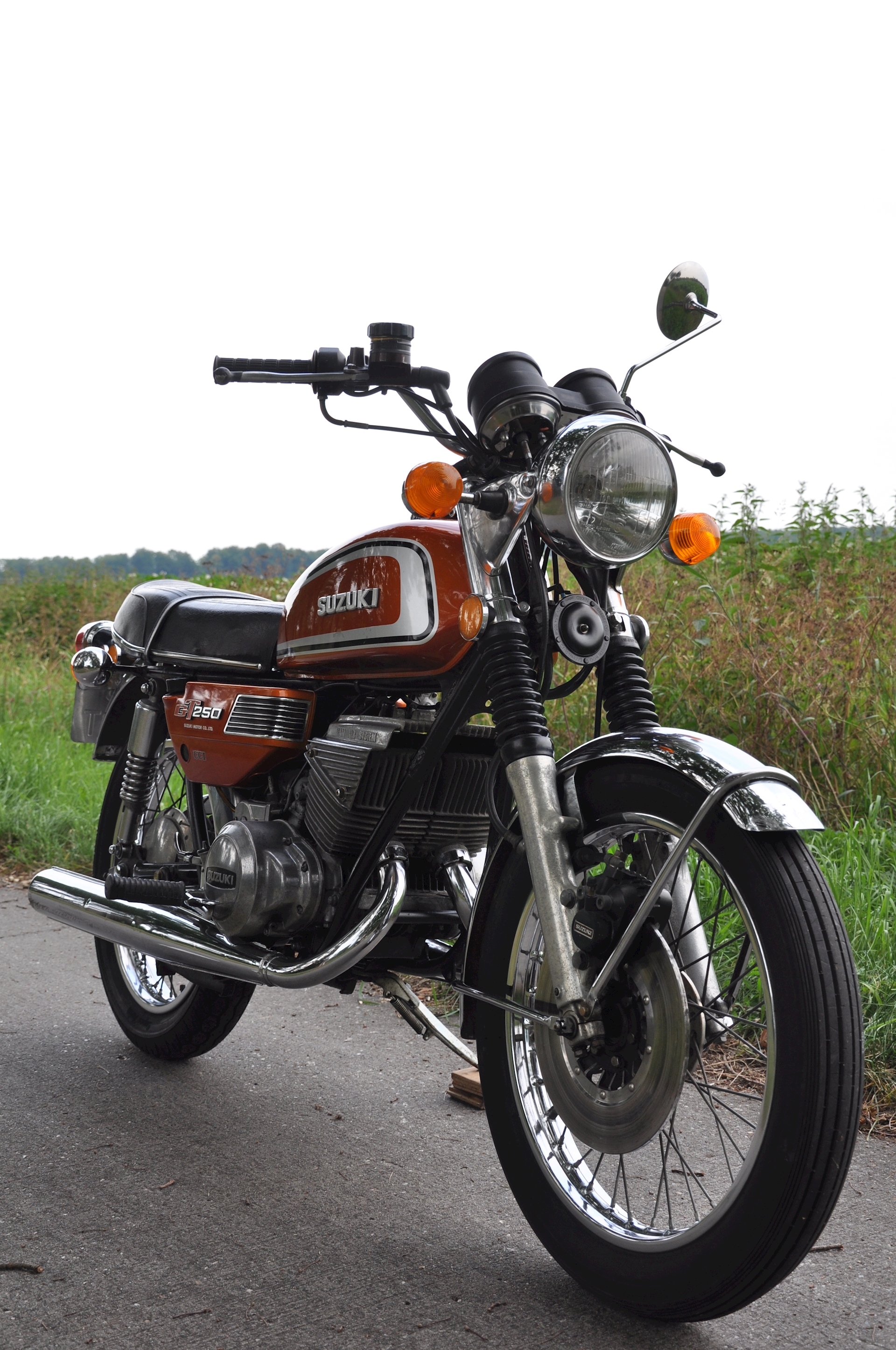 Suzuki GT250-04.jpg