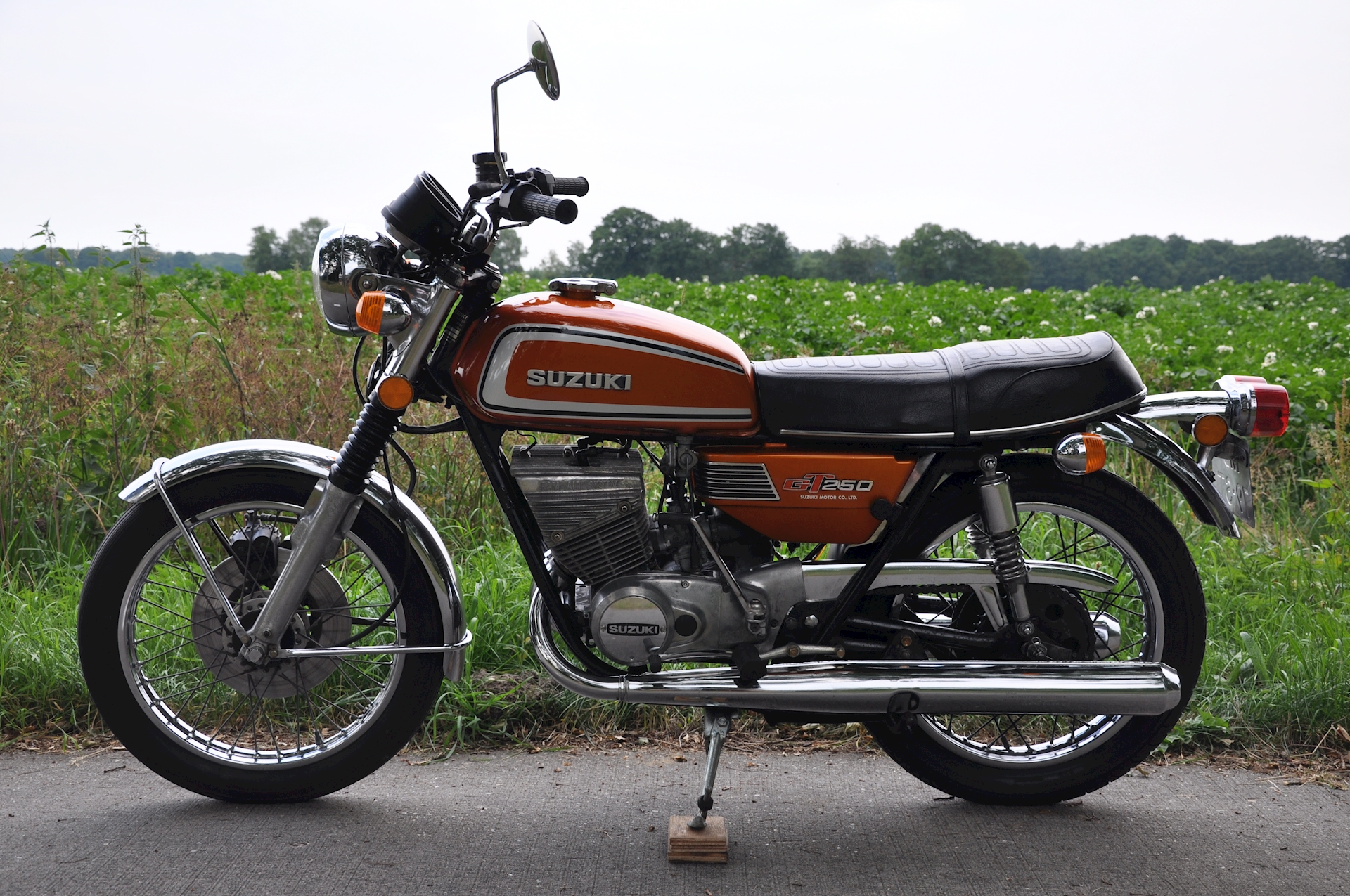 Suzuki GT250 van 1976 - Verkocht