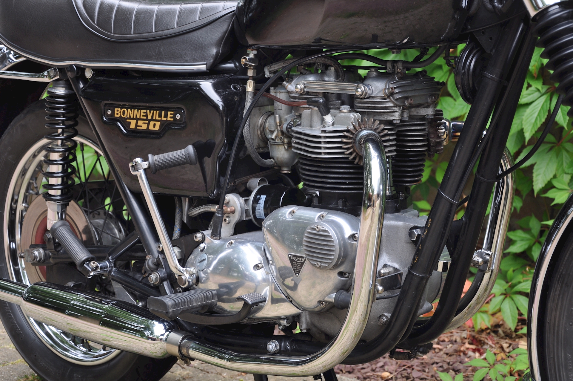 Triumph Bonneville 750 1980 - 08.jpg