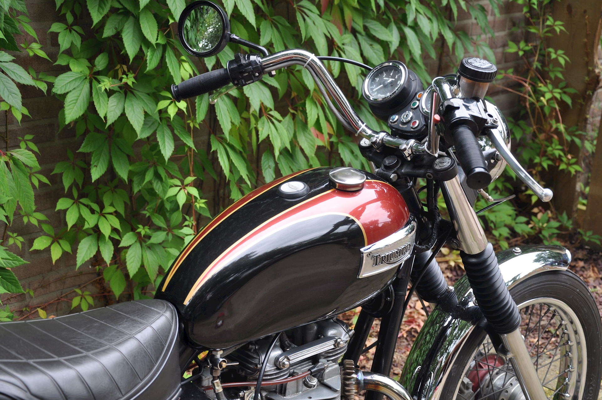 Triumph Bonneville 750 1980 - 09.jpg