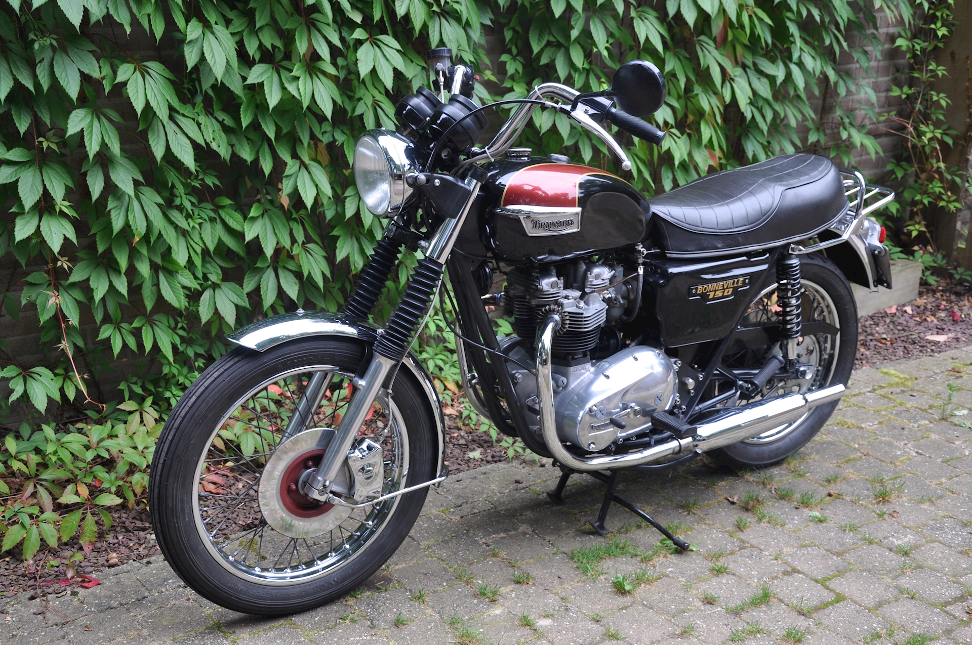 Triumph Bonneville 750 1980 - 10.jpg