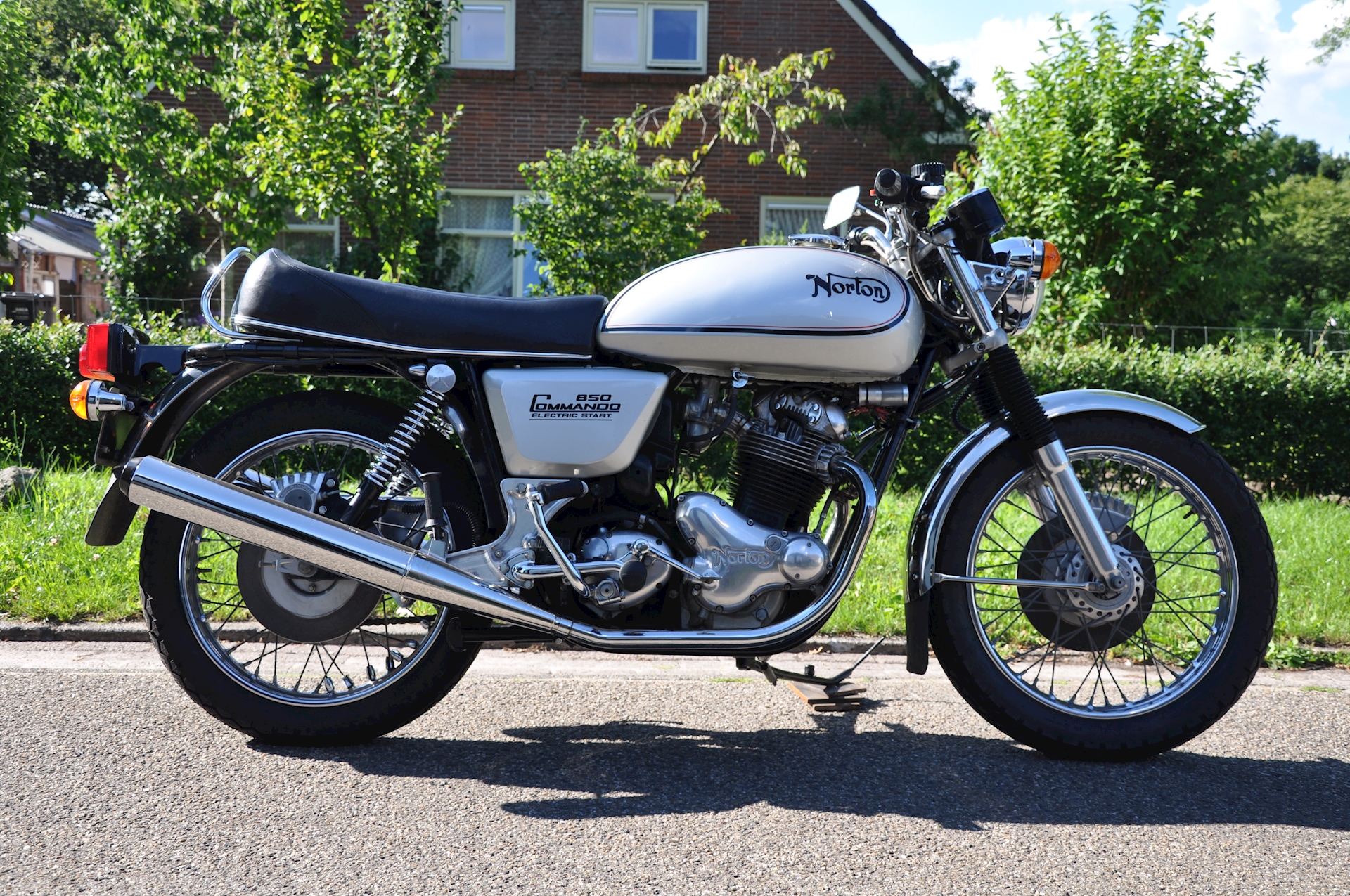 Norton Commando 850 1978 - 02.jpg