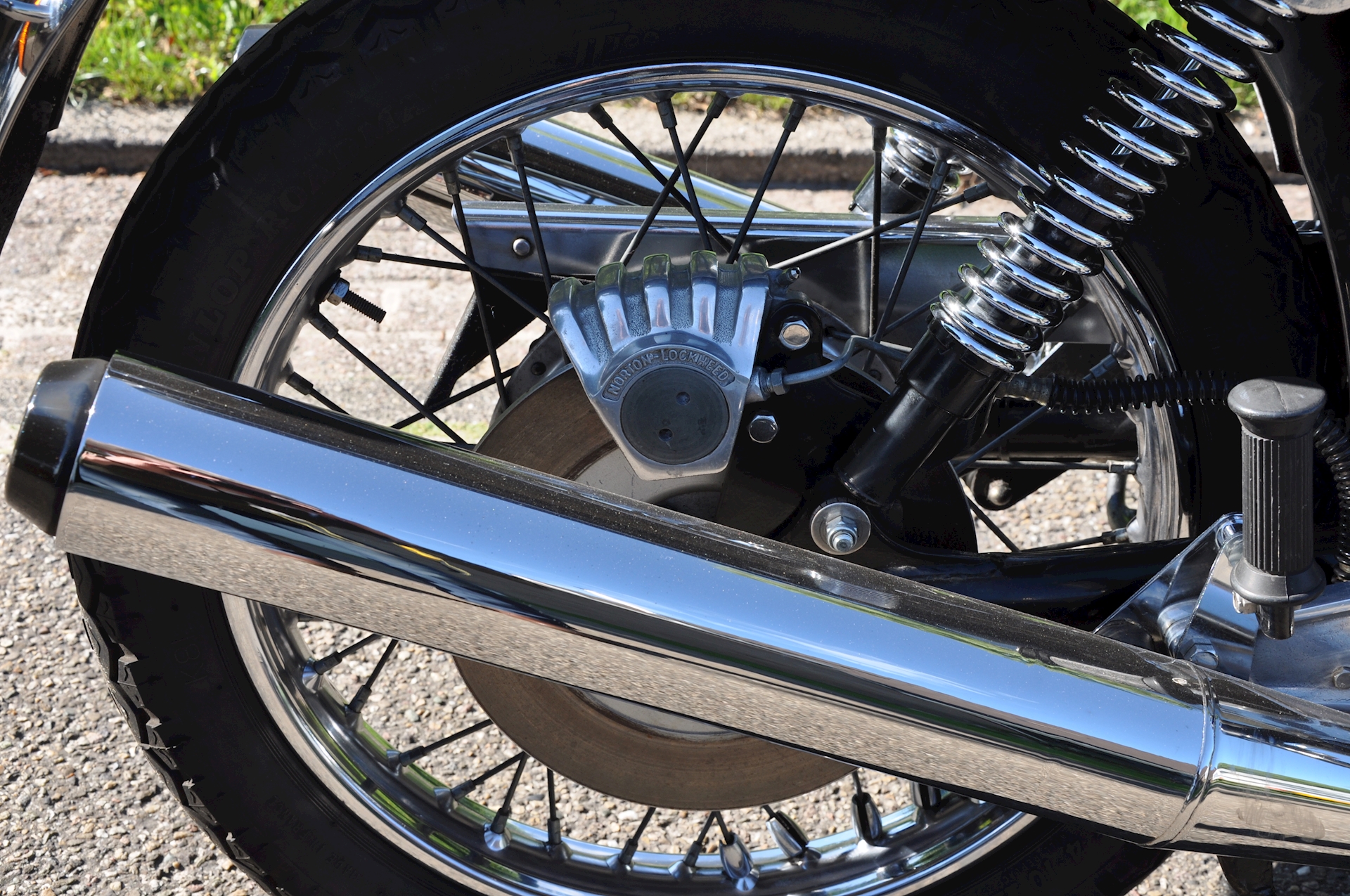 Norton Commando 850 1978 - 09.jpg