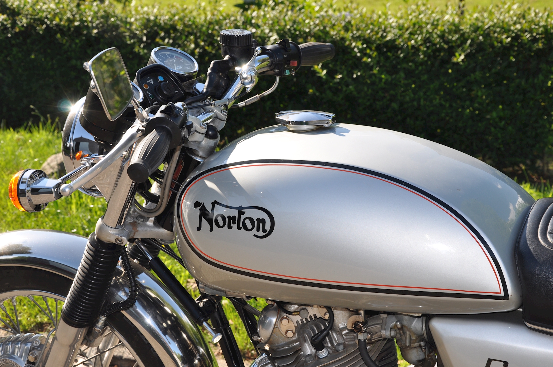 Norton Commando 850 1978 - 10.jpg