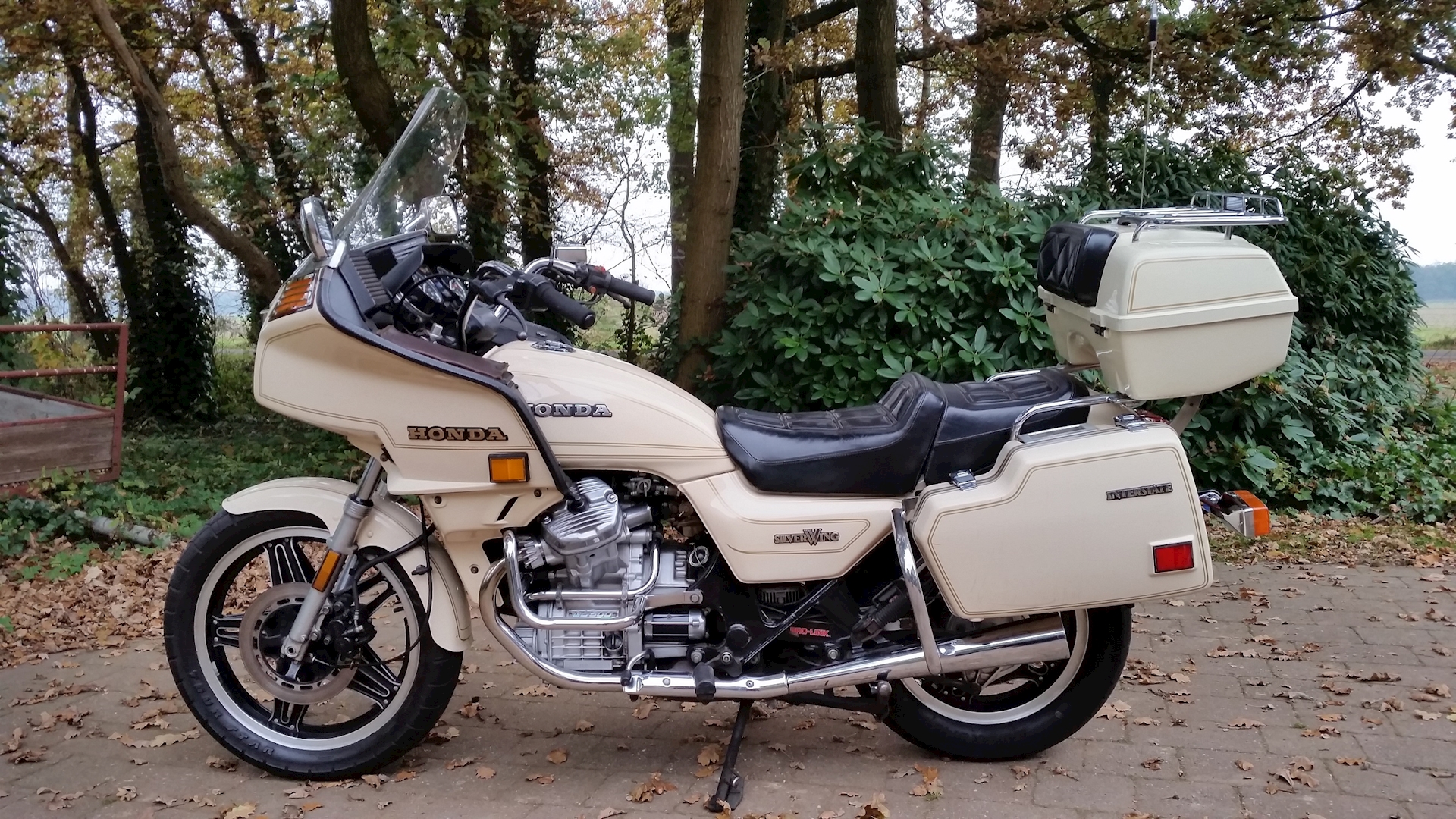 Honda GL500 Silverwing 1981 - 01.jpg