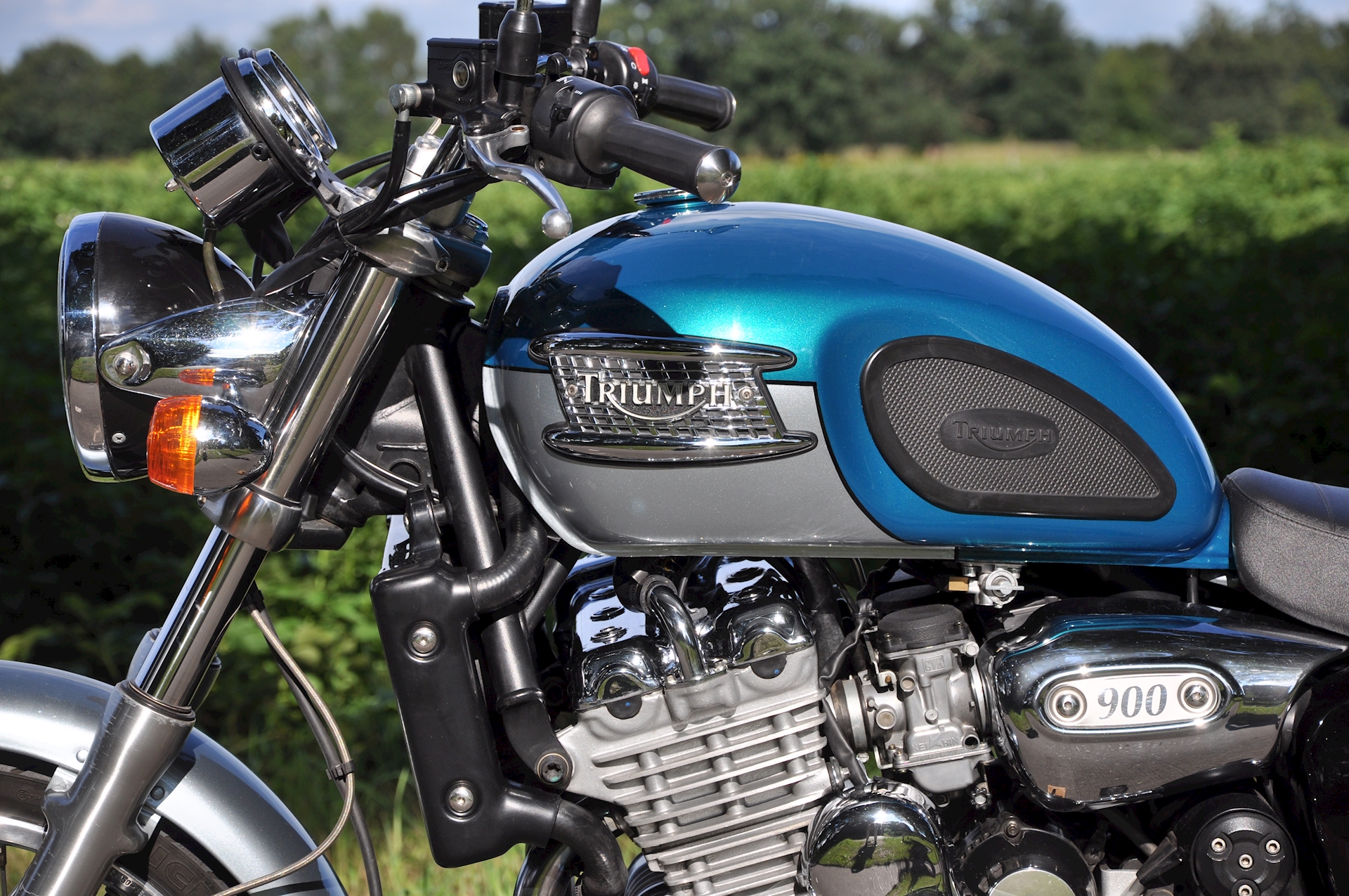 Triumph Thunderbird 900 1999 - 04.jpg