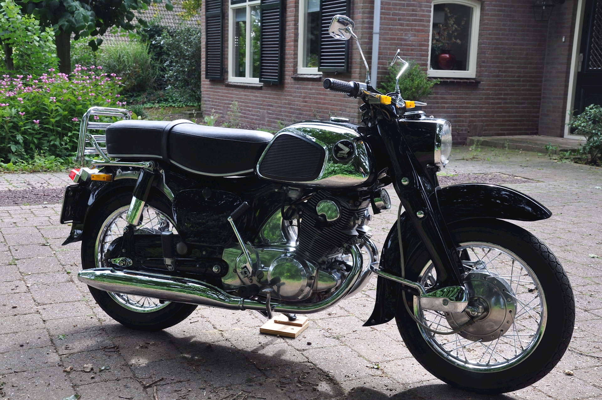 Honda Dream C77 1964 - 06.jpg