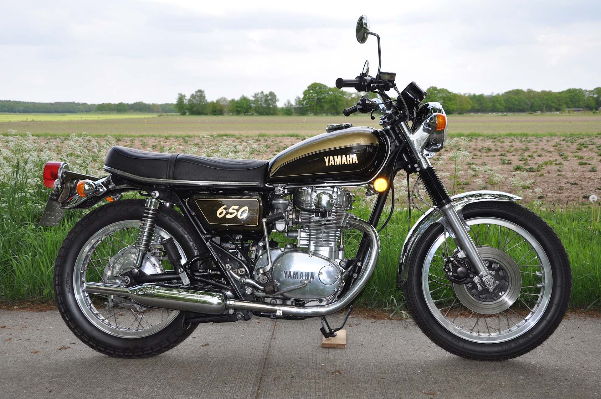 Yamaha XS650 1977 - 02.jpg