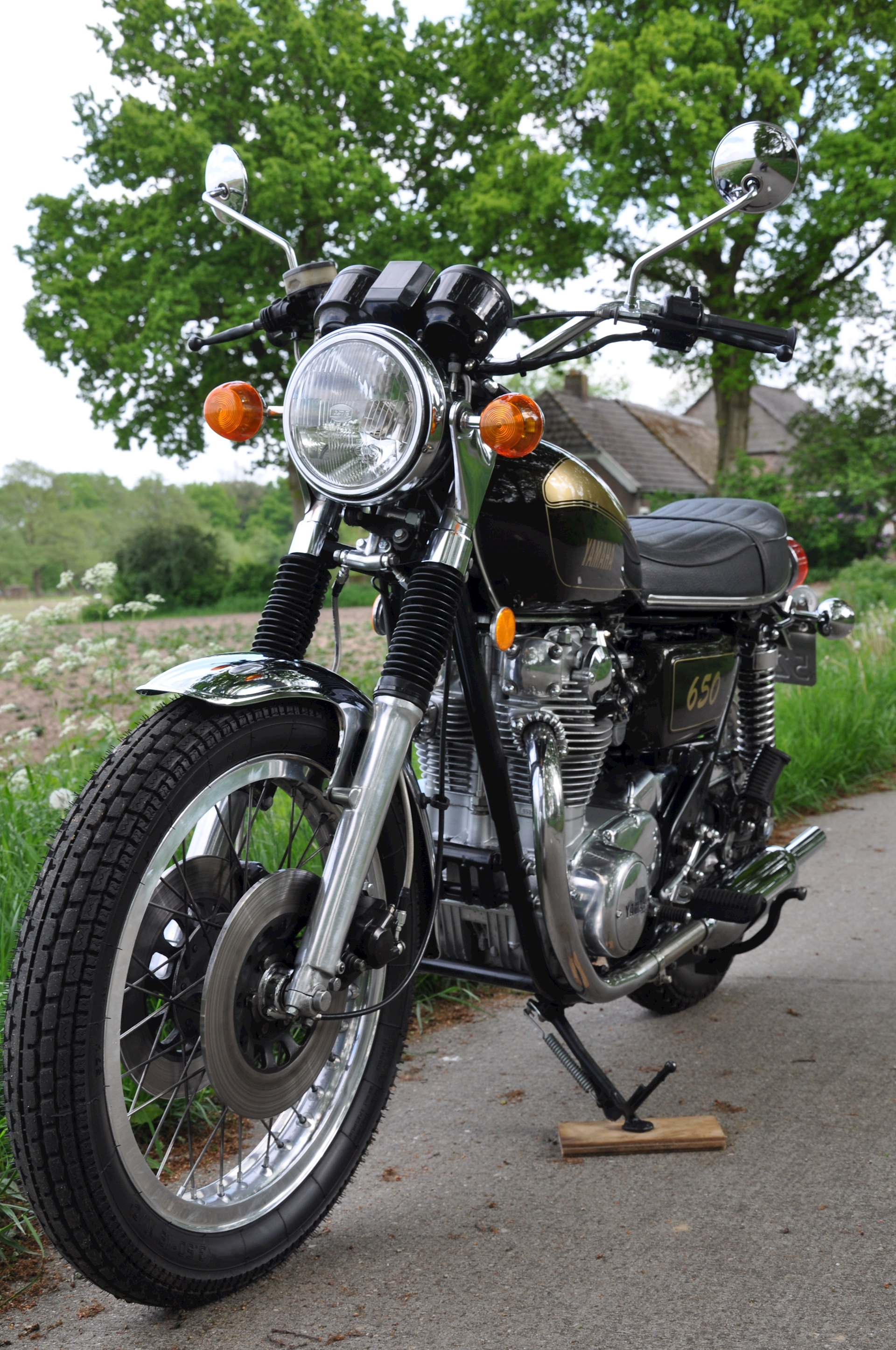 Yamaha XS650 1977 - 04.jpg