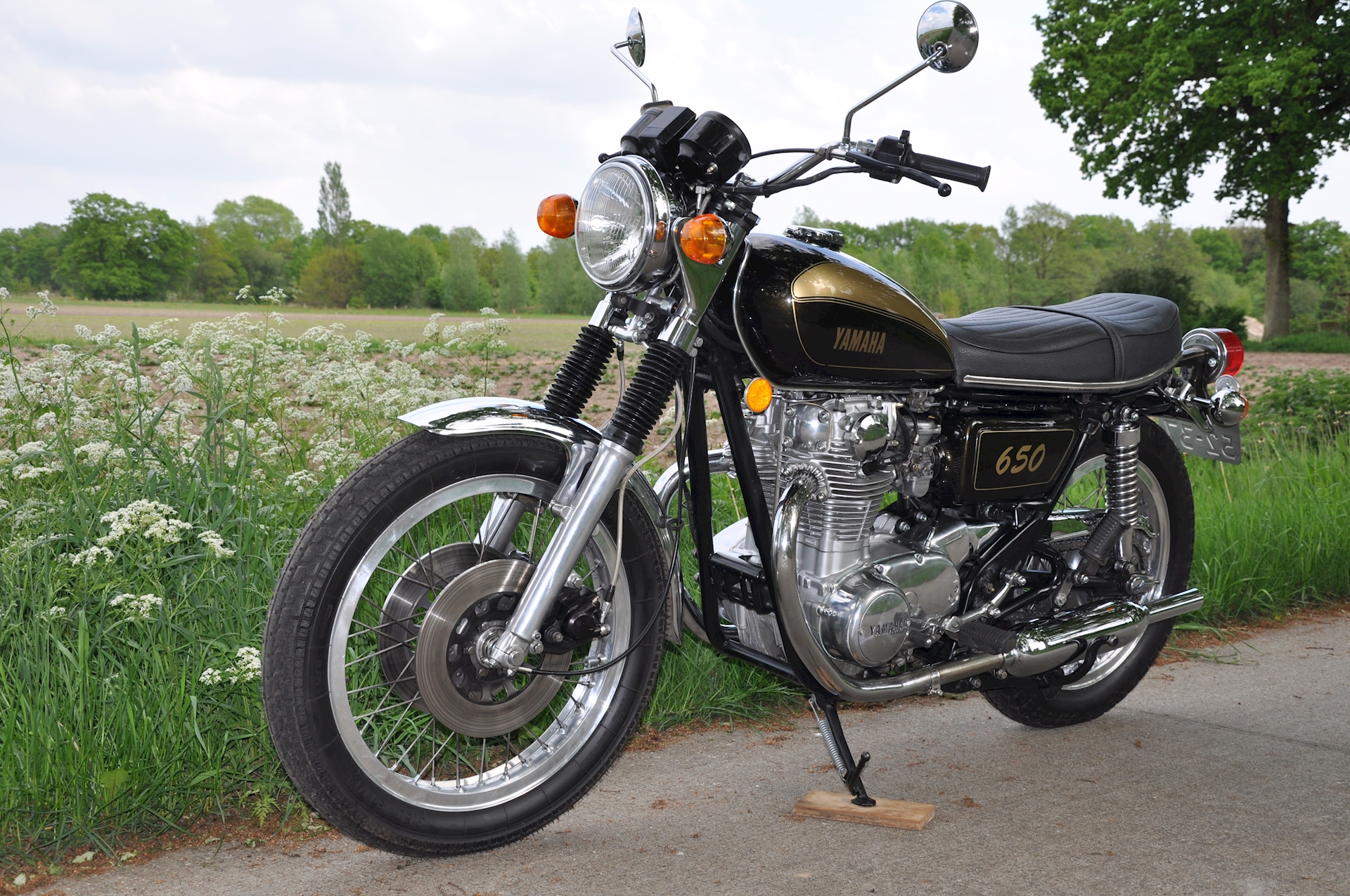 Yamaha XS650 1977 - 10.jpg