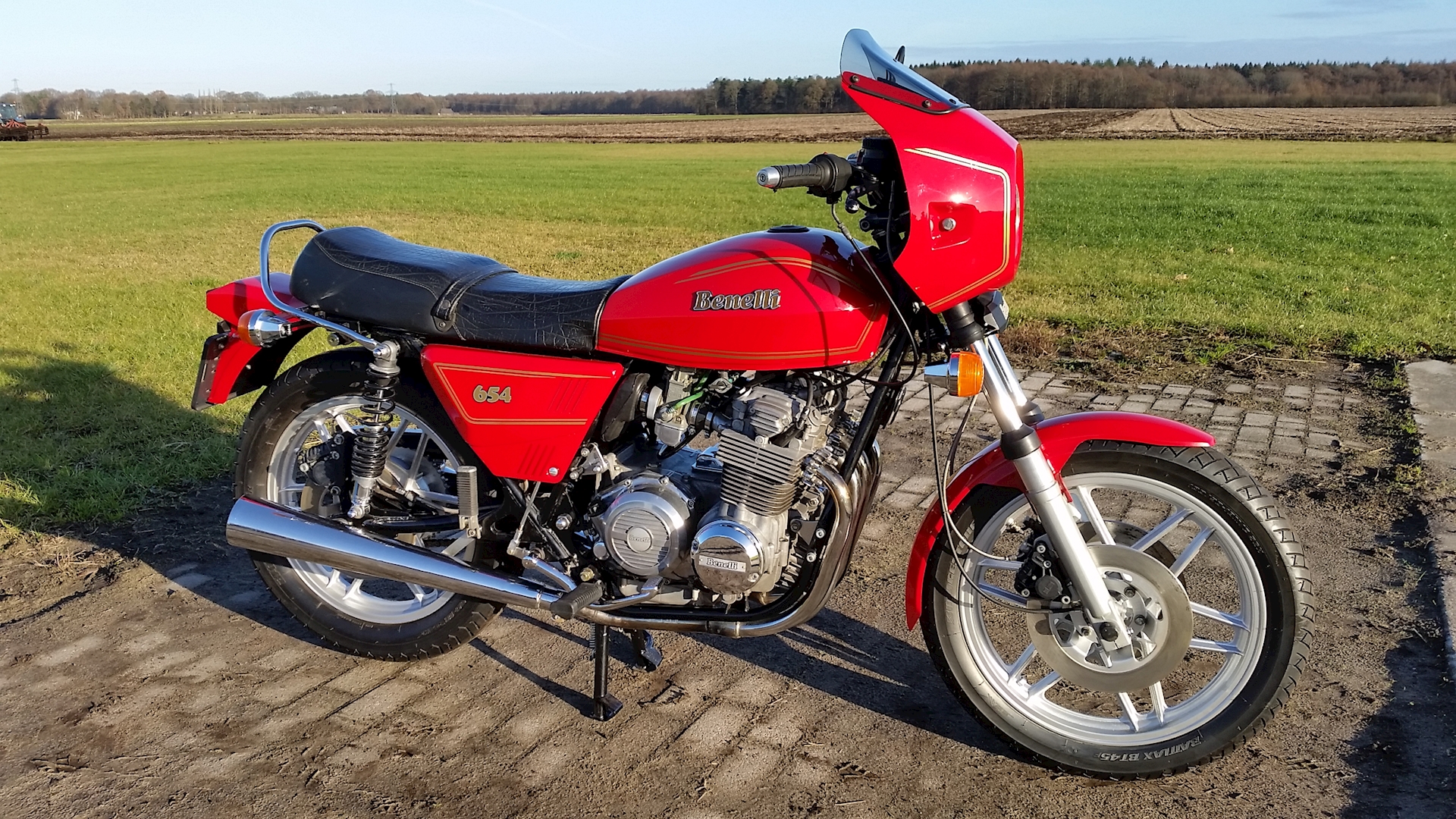 Benelli 654 1985 - 02.jpg