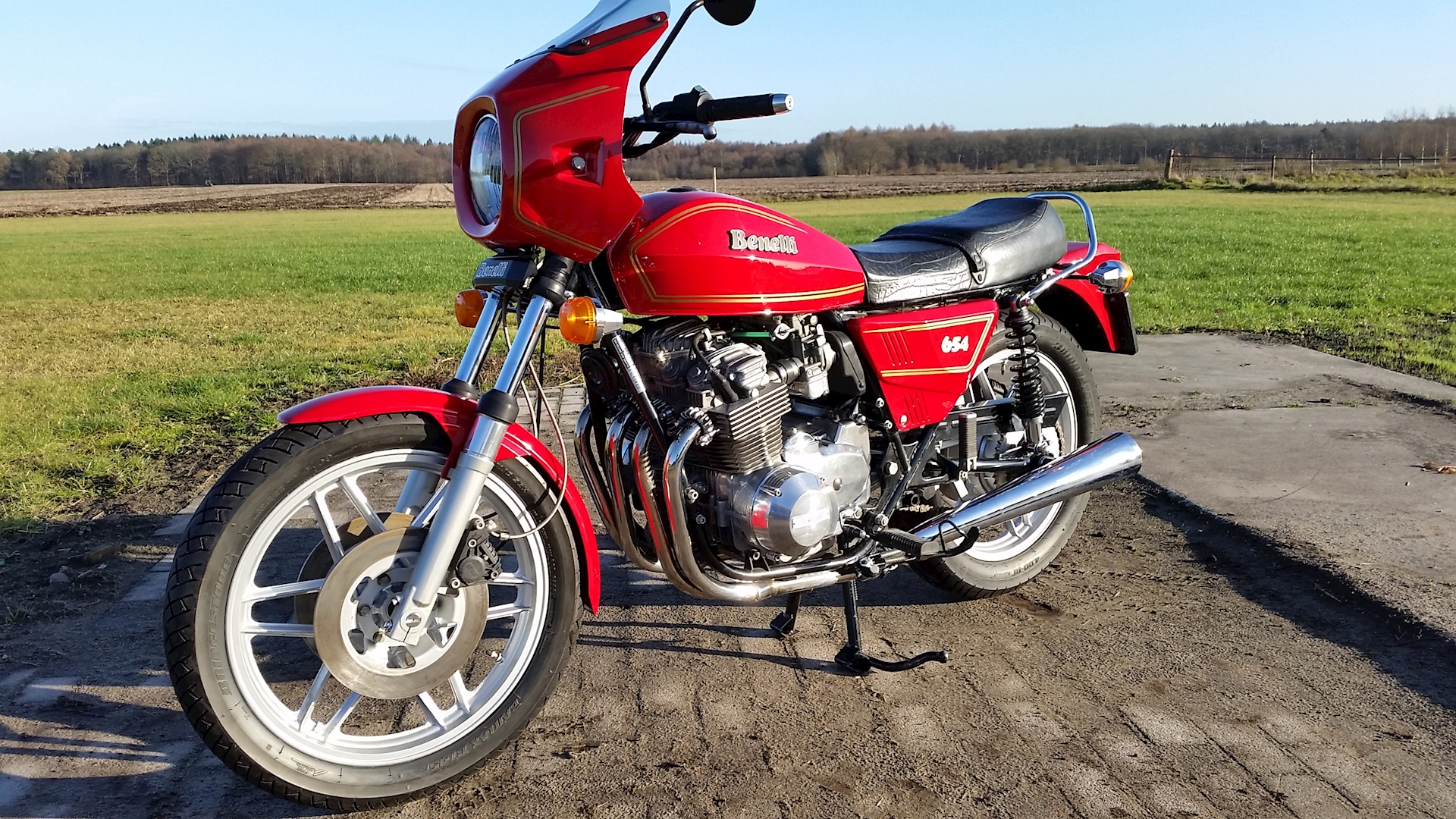 Benelli 654 1985 - 03.jpg