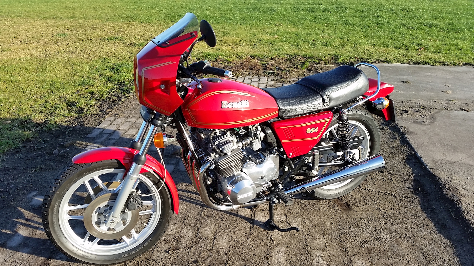 Benelli 654 1985 - 06.jpg