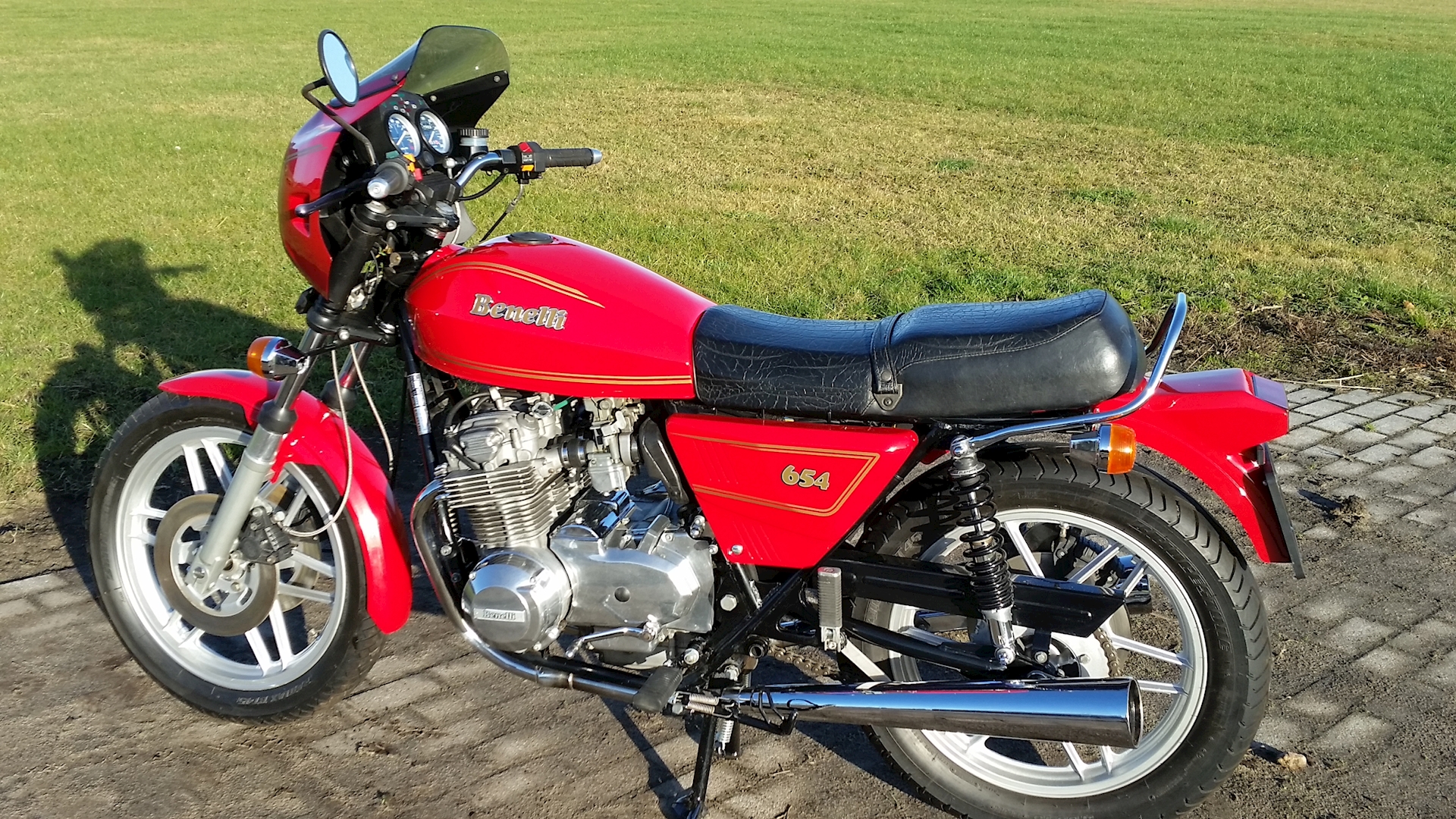 Benelli 654 1985 - 11.jpg