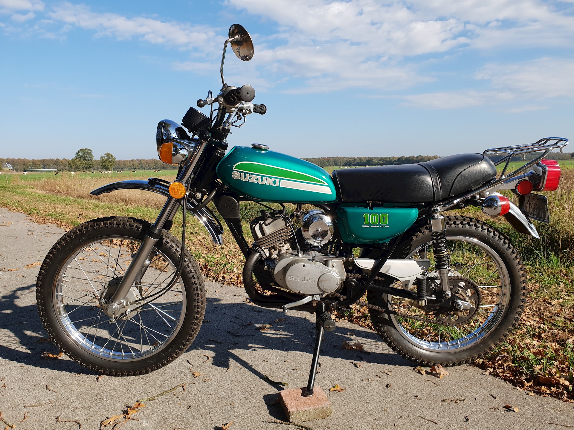 Suzuki TC100 1974 Gepoetst - 01.jpg