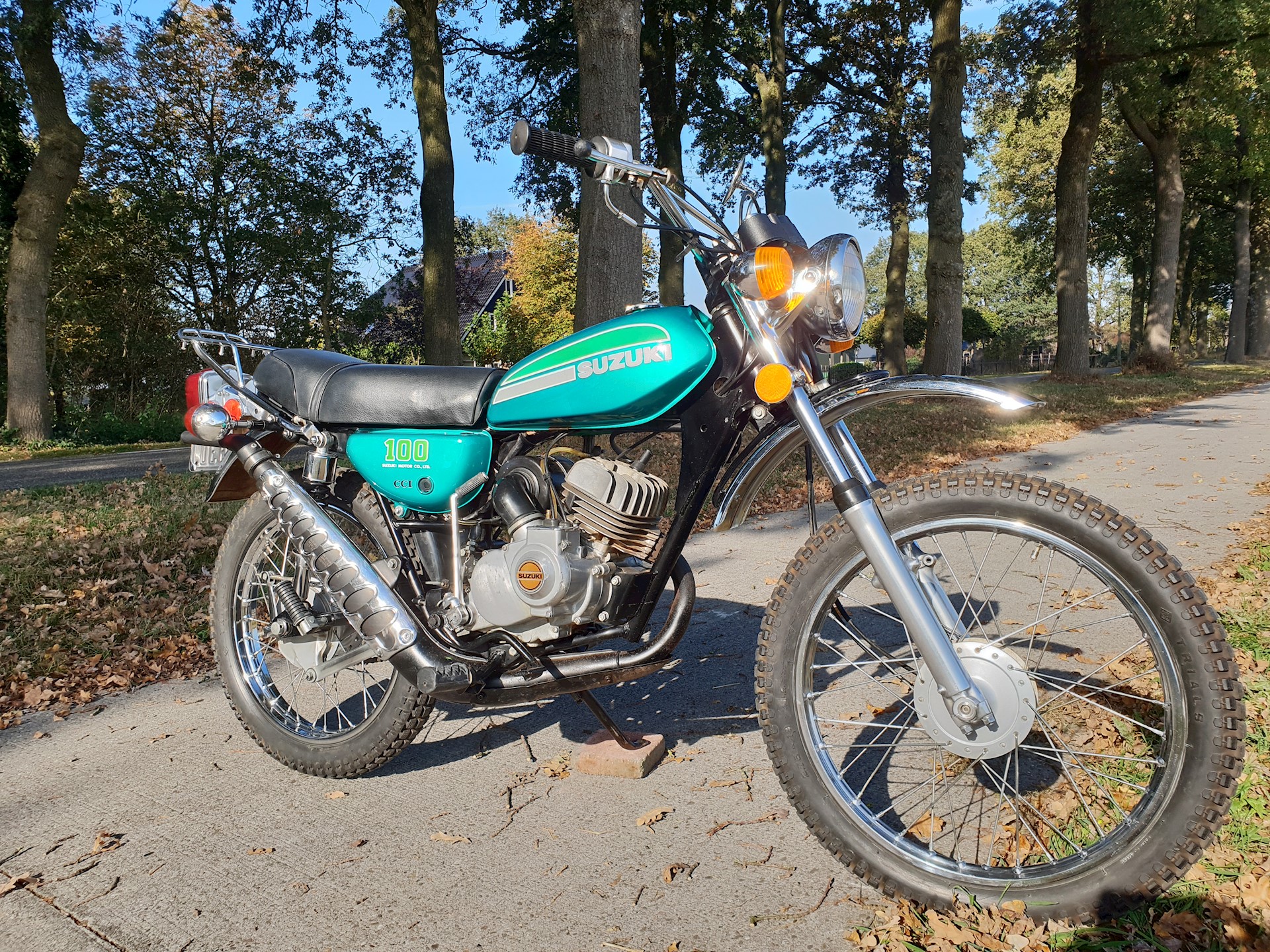 Suzuki TC100 1974 Gepoetst - 04.jpg