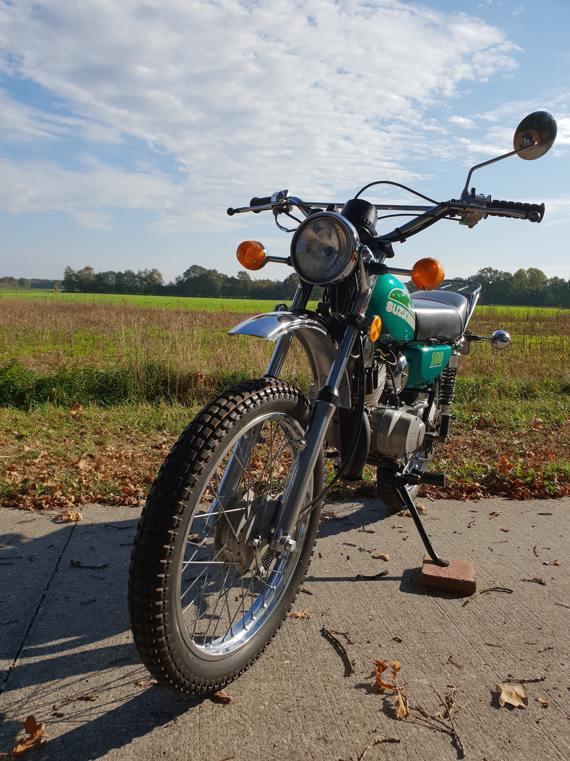 Suzuki TC100 1974 Gepoetst - 05.jpg