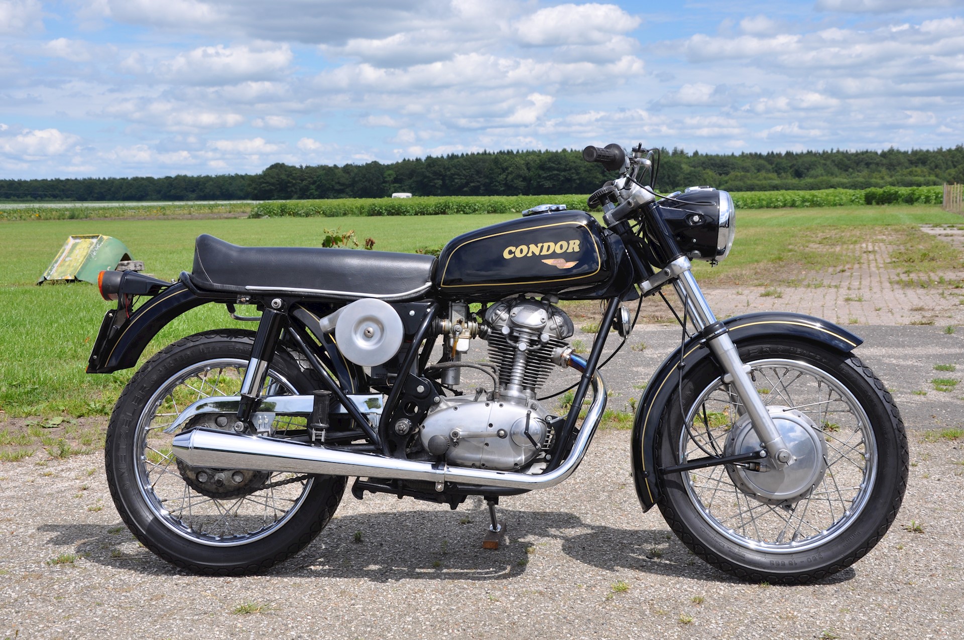 Condor A350 1976  - T02.JPG