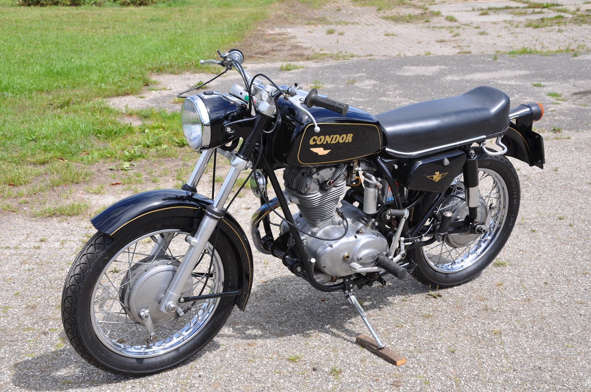 Condor A350 1976  - T07.JPG