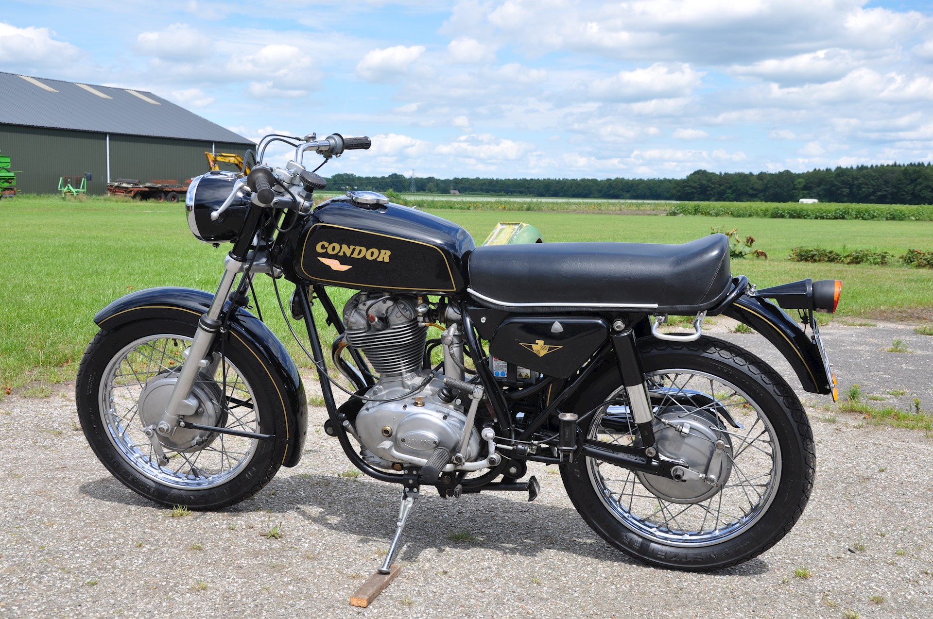 Condor A350 1976  - T09.JPG