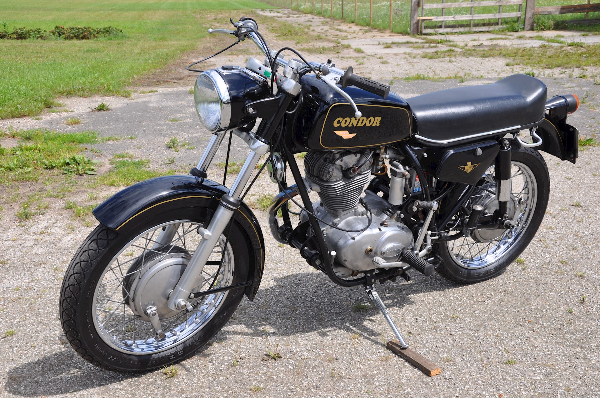 Condor A350 1976  - T14.JPG