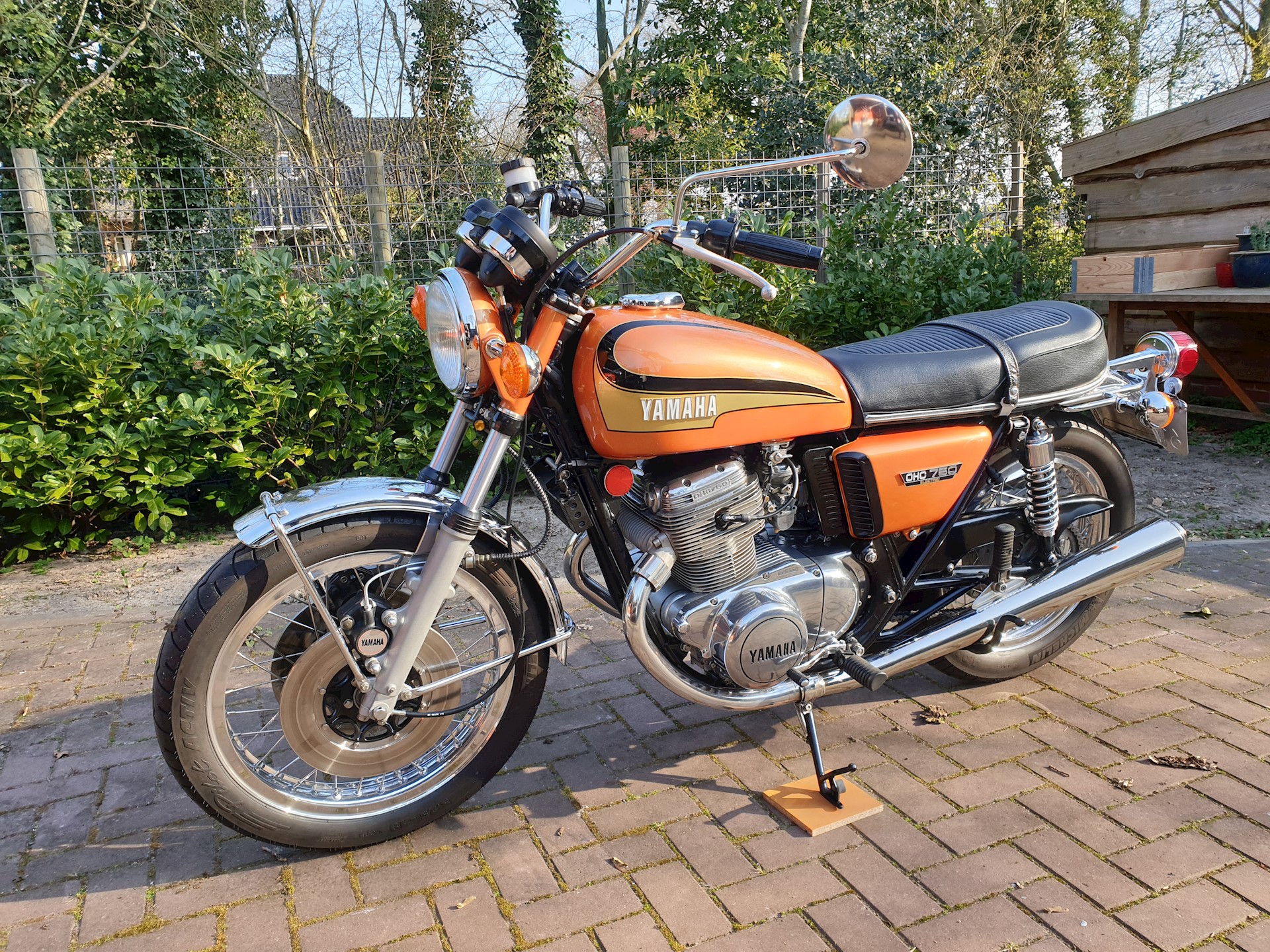 TX750 oranje -03.jpg