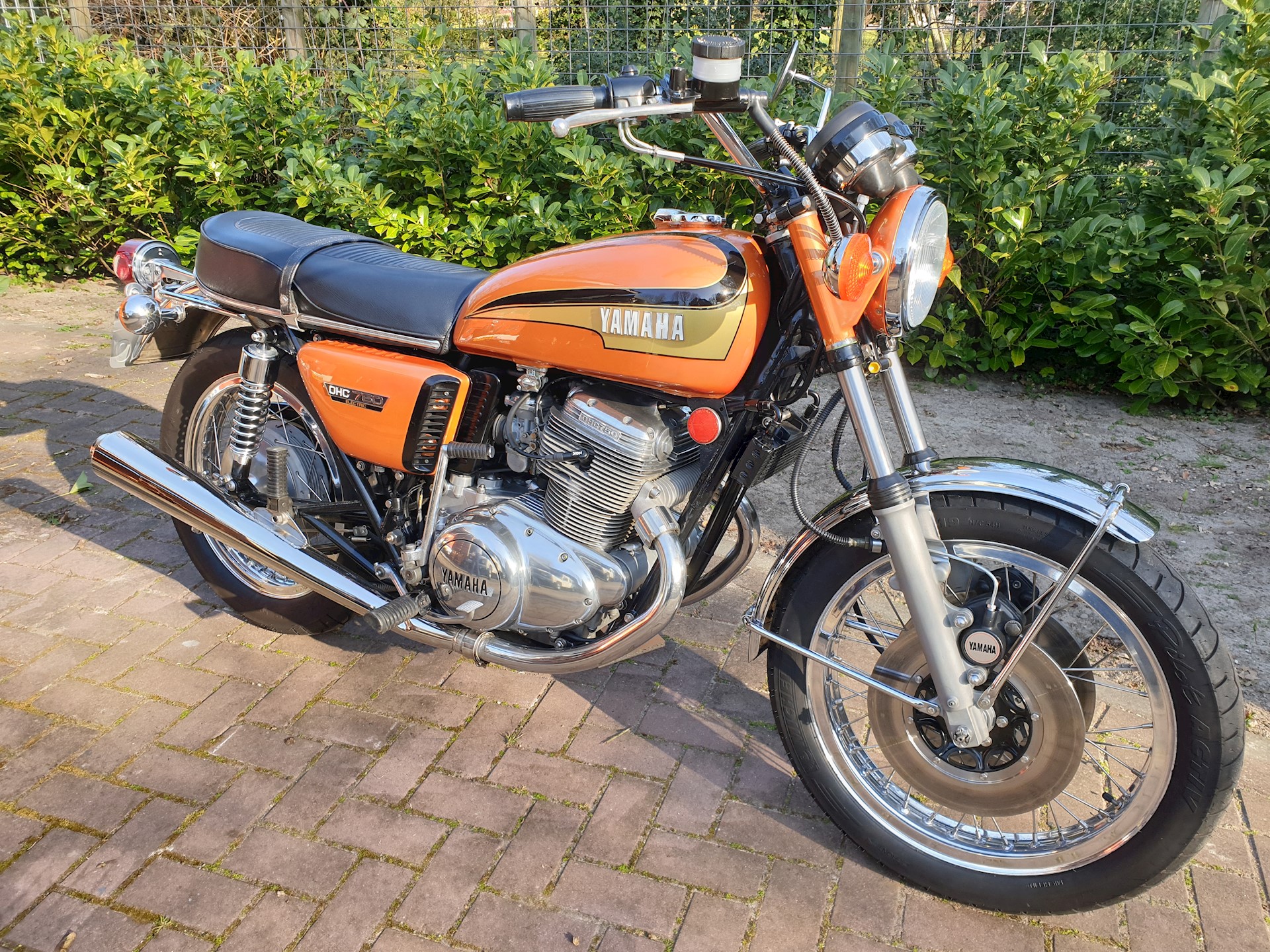 TX750 oranje -04.jpg