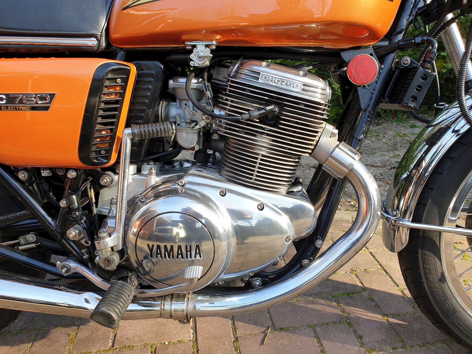 TX750 oranje -06.jpg