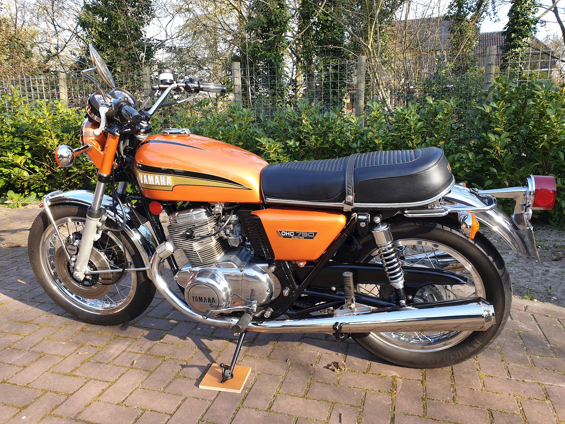 TX750 oranje -09.jpg