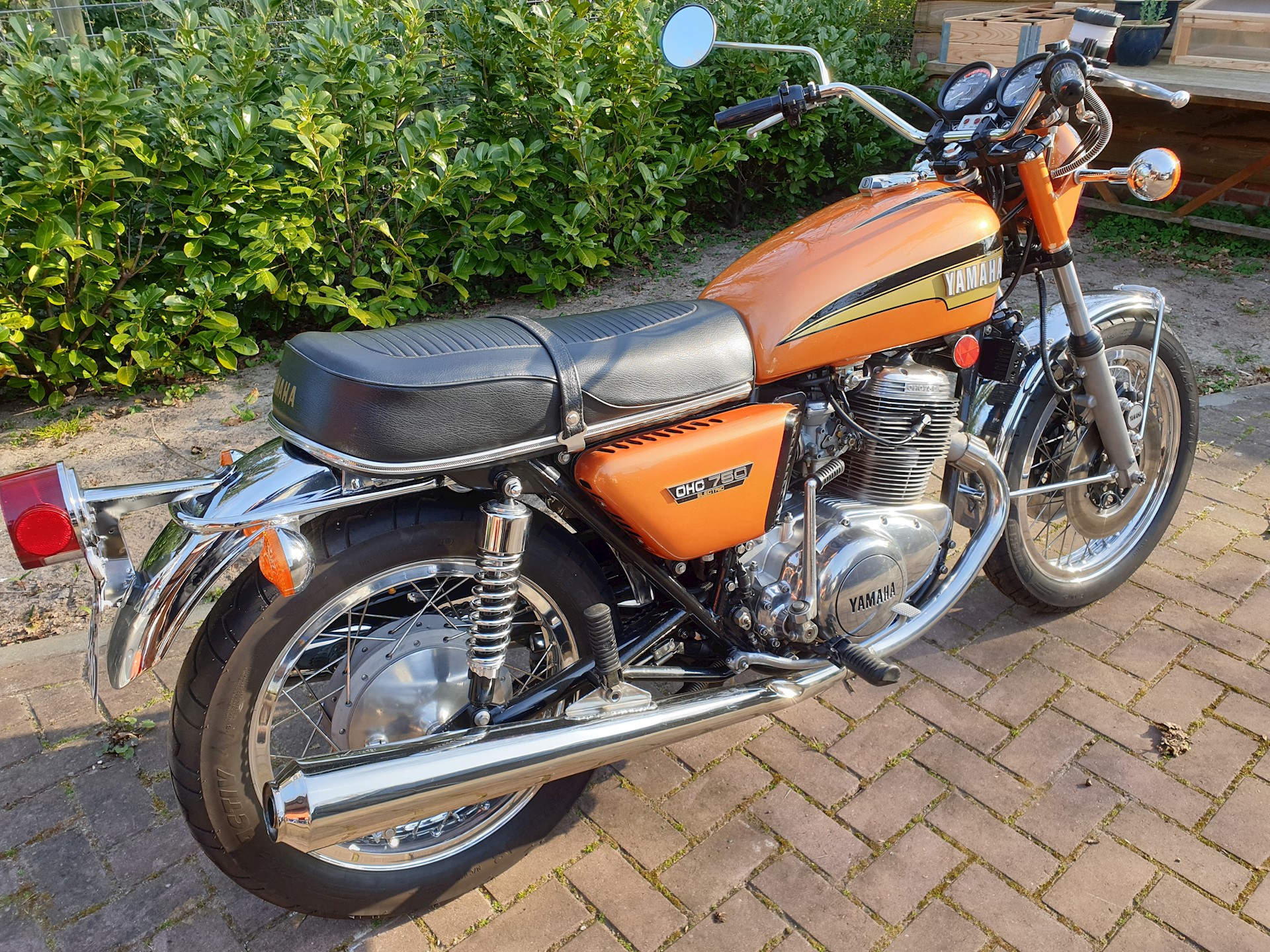 TX750 oranje -10.jpg