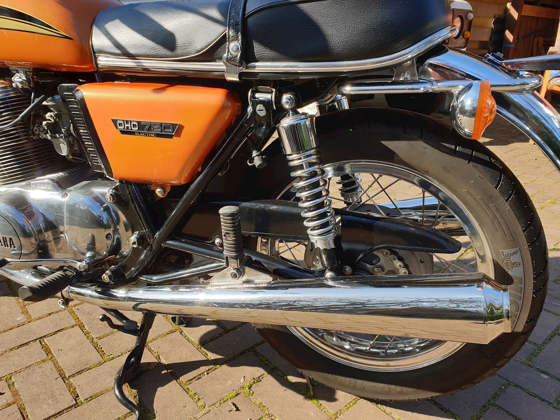 TX750 oranje -12.jpg