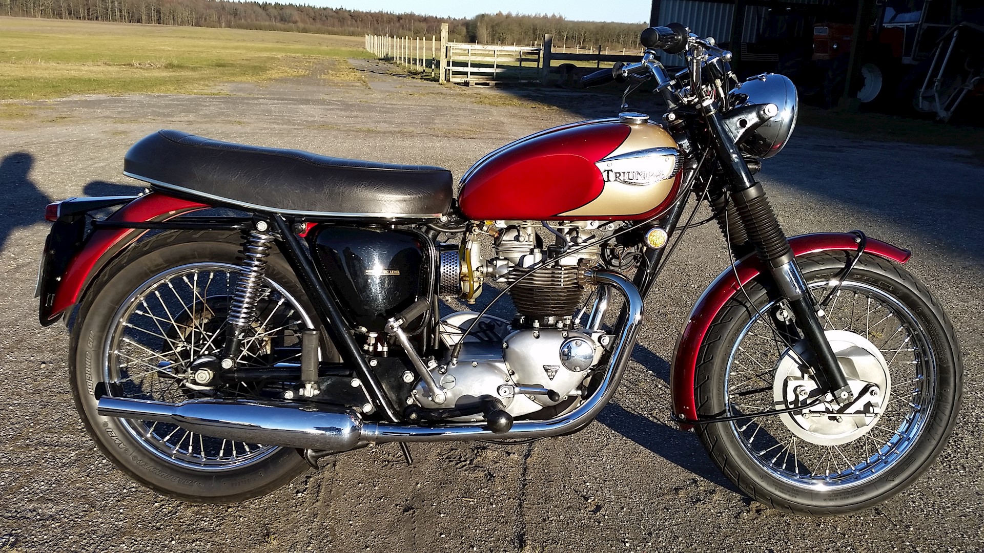 Triumph TR6R 1970 - 12.jpg