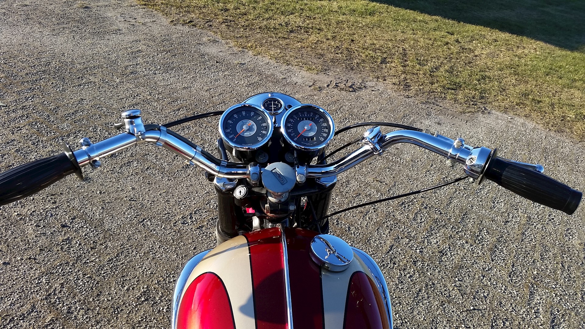 Triumph TR6R 1970 - 16.jpg